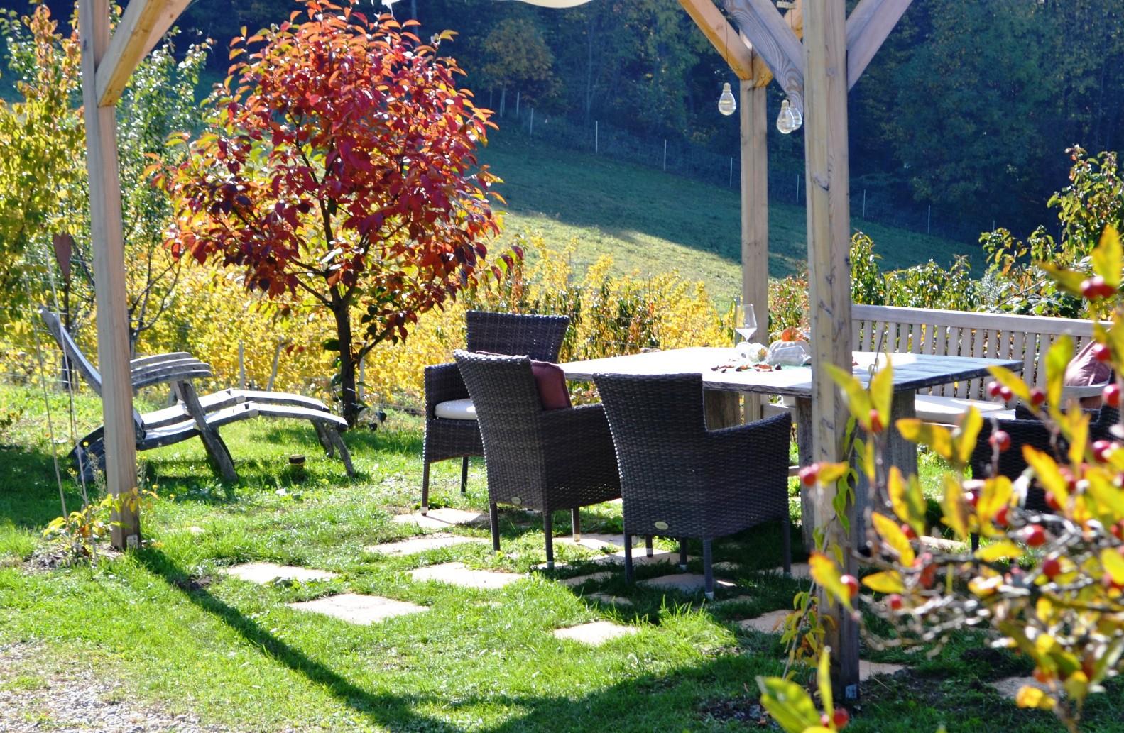 Garten Sitzbereich Ferienwohnung Südsteiermark